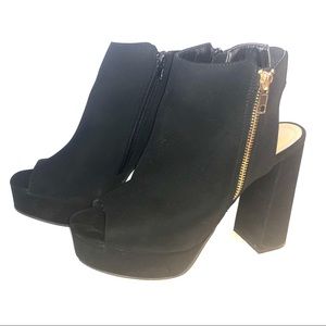 Bamboo platform black heel with gold zipper